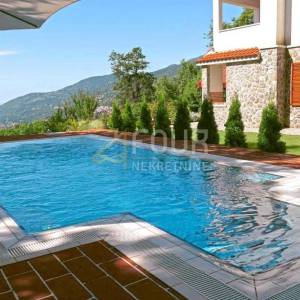 Opatija, Poljane, samostojeća kuća s bazenom i pogledom na Kvarner, cijena na upit!
