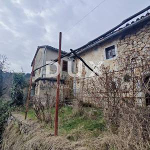 OPATIJA, POLJANE - Starina, 2 gospodarske zgrade, 5500 m2, panoramski pogled!