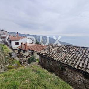 OPATIJA, POLJANE - Starina, 2 gospodarske zgrade, 5500 m2, panoramski pogled!