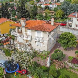 OPATIJA - prekrasna vila 200 metara od plaže s panoramskim pogledom na more i bogatom okućnicom