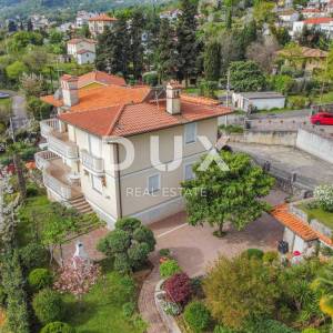OPATIJA - prekrasna vila 200 metara od plaže s panoramskim pogledom na more i bogatom okućnicom