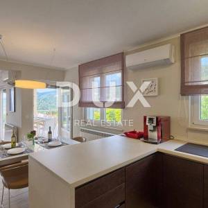 OPATIJA - prekrasna vila s bazenom, panoramskim pogledom na more i potpunom privatnošću