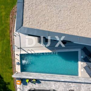 OPATIJA - PRILIKA - moderna dvojna vila s bazenom i wellnessom 500m od plaže, savršena investicija