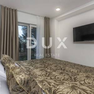 OPATIJA - PRILIKA - moderna dvojna vila s bazenom i wellnessom 500m od plaže, savršena investicija