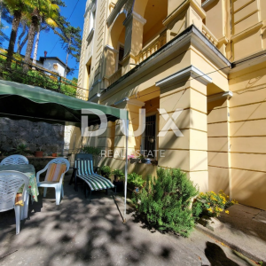 OPATIJA - Prostrani stan s pogledom u secesijskoj vili s puno potencijala, 152m2