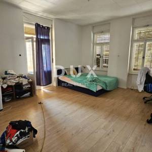 OPATIJA - Prostrani stan s pogledom u secesijskoj vili s puno potencijala, 152m2