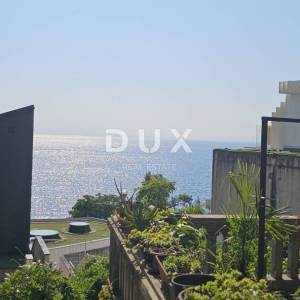 OPATIJA - Prostrani stan s pogledom u secesijskoj vili s puno potencijala, 152m2
