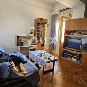 OPATIJA - Prostrani stan s pogledom u secesijskoj vili s puno potencijala, 152m2