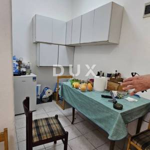 OPATIJA - Prostrani stan s pogledom u secesijskoj vili s puno potencijala, 152m2