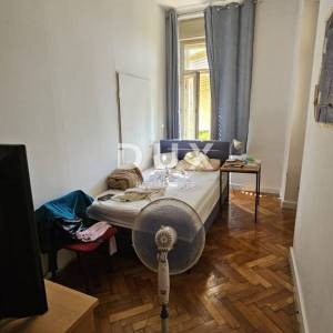 OPATIJA - Prostrani stan s pogledom u secesijskoj vili s puno potencijala, 152m2