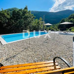 OPATIJA RIVIERA – moderno renovirana kuća s bazenom i prostranom okućnicom u Mošćeničkoj Dragi