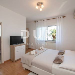 OPATIJA - Stan 2. RED OD MORA!! 140m2 s pogledom na Kvarner za najam