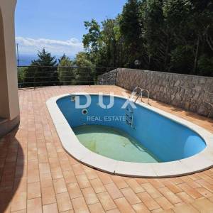OPATIJA - stan 3S+DB 150m2 s pogledom na more i bazenom + okoliš 250m2