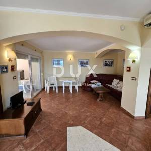 OPATIJA - stan 3S+DB 150m2 s pogledom na more i bazenom + okoliš 250m2