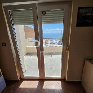 OPATIJA - stan 3S+DB 150m2 s pogledom na more i bazenom + okoliš 250m2