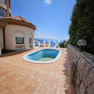 OPATIJA - stan 3S+DB 150m2 s pogledom na more i bazenom + okoliš 250m2