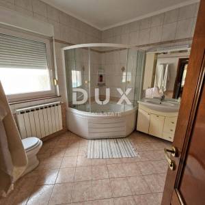 OPATIJA - stan 3S+DB 150m2 s pogledom na more i bazenom + okoliš 250m2