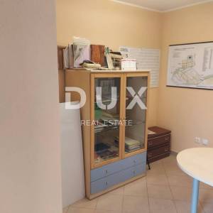 OPATIJA - stan 3S+DB 150m2 s pogledom na more i bazenom + okoliš 250m2