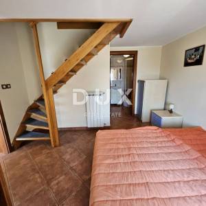 OPATIJA - stan 3S+DB 150m2 s pogledom na more i bazenom + okoliš 250m2