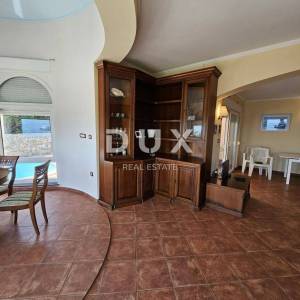 OPATIJA - stan 3S+DB 150m2 s pogledom na more i bazenom + okoliš 250m2