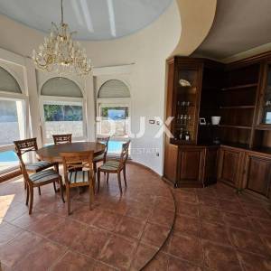 OPATIJA - stan 3S+DB 150m2 s pogledom na more i bazenom + okoliš 250m2