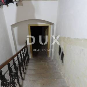 OPATIJA - stan u prizemlju vile 2. RED DO MORA!!- 3S+DB + spremnik u suterenu -ukupno 190m2