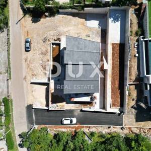 OPATIJA, SV. JELENA - villa 250m2 s panoramskim pogledom na more i bazenom + uređena okućnica 1200m2