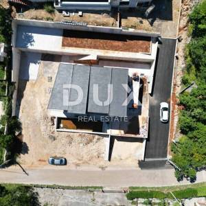 OPATIJA, SV. JELENA - villa 250m2 s panoramskim pogledom na more i bazenom + uređena okućnica 1200m2