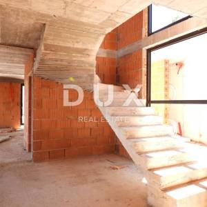 OPATIJA, SV. JELENA - villa 250m2 s panoramskim pogledom na more i bazenom + uređena okućnica 1200m2