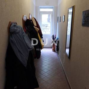 OPATIJA- unikatna Opatijska villa s 2 komforna stana- 2. RED DO MORA!!!! - ukupno 484m2