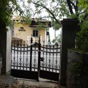 OPATIJA- unikatna Opatijska villa s 2 komforna stana- 2. RED DO MORA!!!! - ukupno 484m2