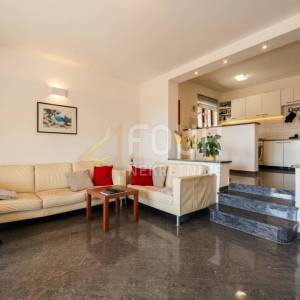 Opatija, Veprinac, kuća, 400m2, balkon s pogledom na more, garaža