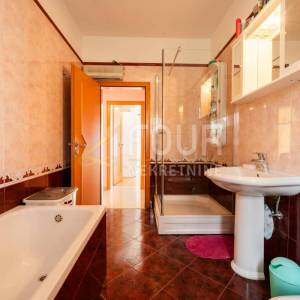 Opatija, Veprinac, kuća, 400m2, balkon s pogledom na more, garaža