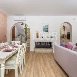 Opatija, Veprinac, moderna kuća 178.10m2, okućnica