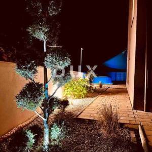 OPATIJA, VEPRINAC – obiteljska kuća u mirnom naselju s bazenom, parkingom i okućnicom