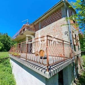 OPATIJA, VEPRINAC, PRILIKA - obiteljska kuća 240 m2 okružena zelenilom