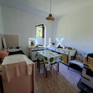 OPATIJA, VEPRINAC, PRILIKA - obiteljska kuća 240 m2 okružena zelenilom