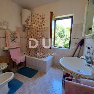 OPATIJA, VEPRINAC, PRILIKA - obiteljska kuća 240 m2 okružena zelenilom