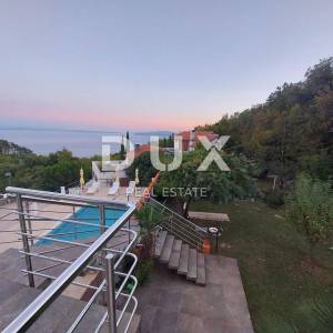 OPATIJA, VEPRINAC - vila 1000m2 s pogledom na more, 6 apartmana i bazenom + okoliš 1000m2