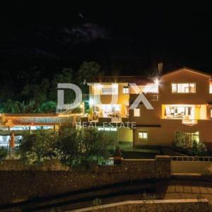 OPATIJA, VEPRINAC - vila 1000m2 s pogledom na more, 6 apartmana i bazenom + okoliš 1000m2