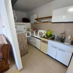 OPATIJA, VEPRINAC - vila 1000m2 s pogledom na more, 6 apartmana i bazenom + okoliš 1000m2