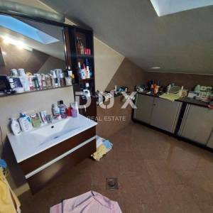 OPATIJA, VEPRINAC - vila 1000m2 s pogledom na more, 6 apartmana i bazenom + okoliš 1000m2