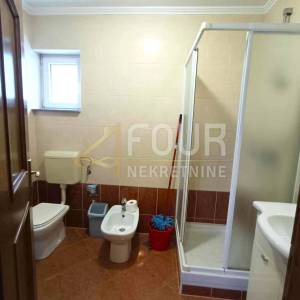 Opatija, vila s 15 stanova, 400m od mora!