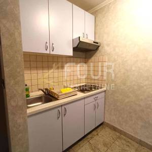 Opatija, vila s 15 stanova, 400m od mora!