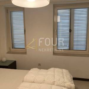 Opatija, vila s 2 stana i okućnicom, prekrasan pogled