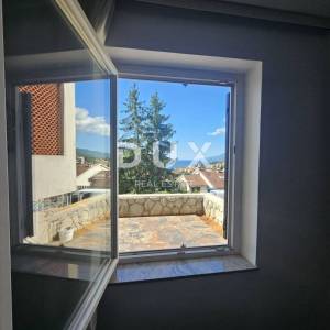 OPATIJA, VOLOSKO - stan 108m2, DB+3S, visoko prizemlje, pogled na more