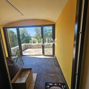 OPATIJA, VOLOSKO - stan 108m2, DB+3S, visoko prizemlje, pogled na more