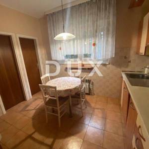 OPATIJA,CENTAR - samostojeća kuća, 350 m2, pogled, okućnica, bazen!!!
