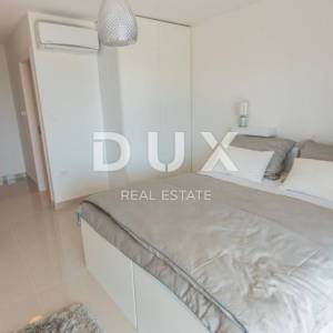 OPATUJA, POBRI-dvojna villa 250m2 s panoramskim pogledom na more i 2 bazena na krovu + okoliš 400m2