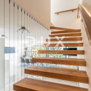 OPATUJA, POBRI-dvojna villa 250m2 s panoramskim pogledom na more i 2 bazena na krovu + okoliš 400m2